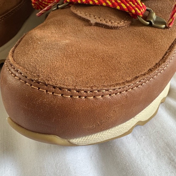 Sorel Tan Boots with Red Laces - Picture 4 of 8